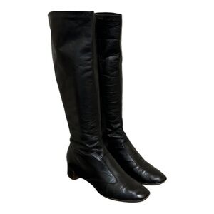 Size 8.5 Vintage tall black genuine leather women zip up knee high Go Go Boots.